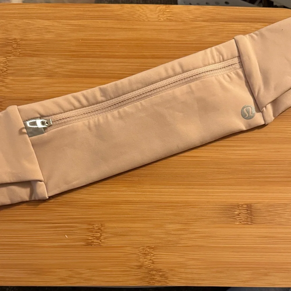 Lululemon Fast and Free Running Belt - Picture 1 of 4